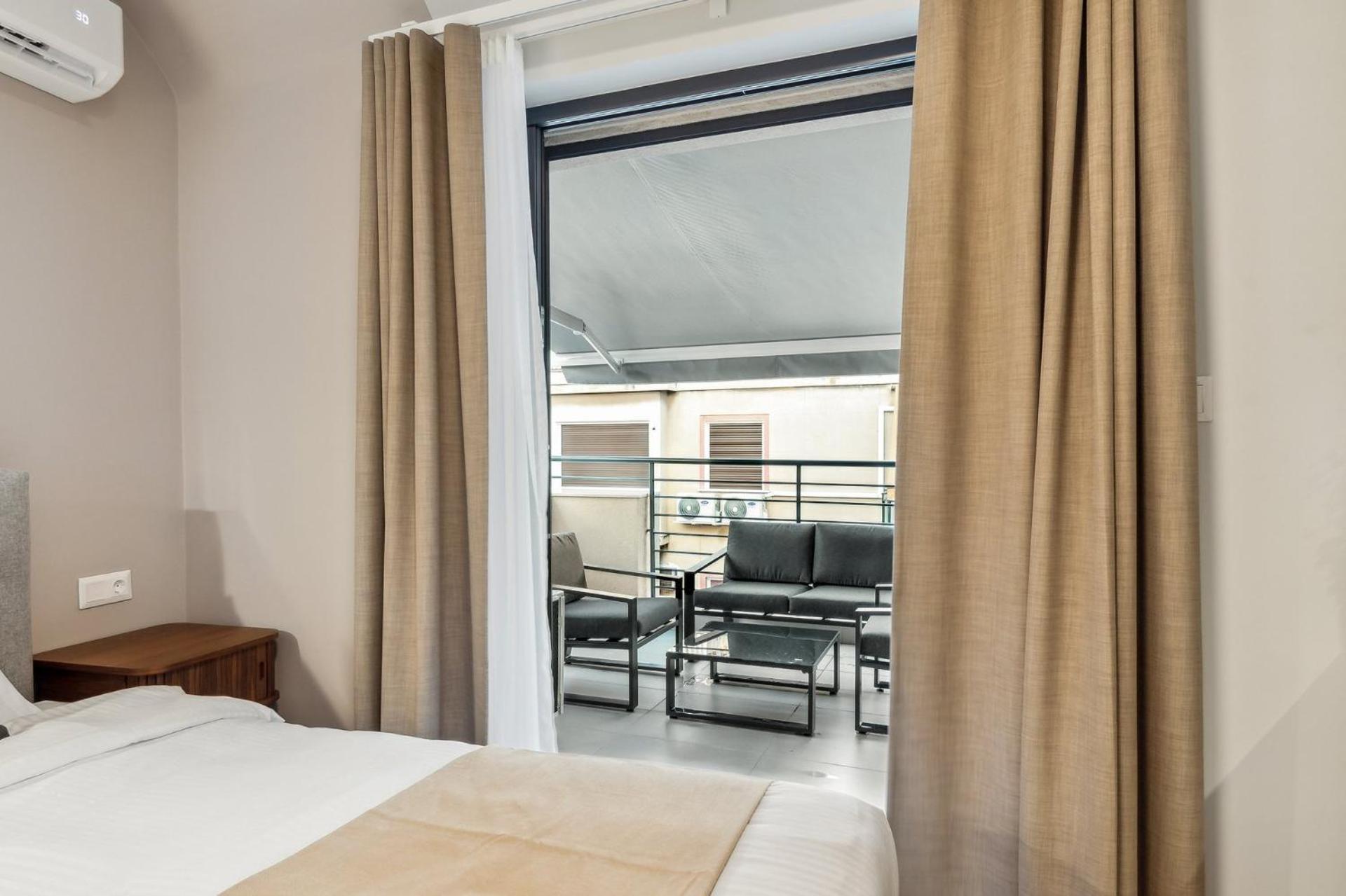 Limehome Athens Solonos City Center Atenas Exterior foto