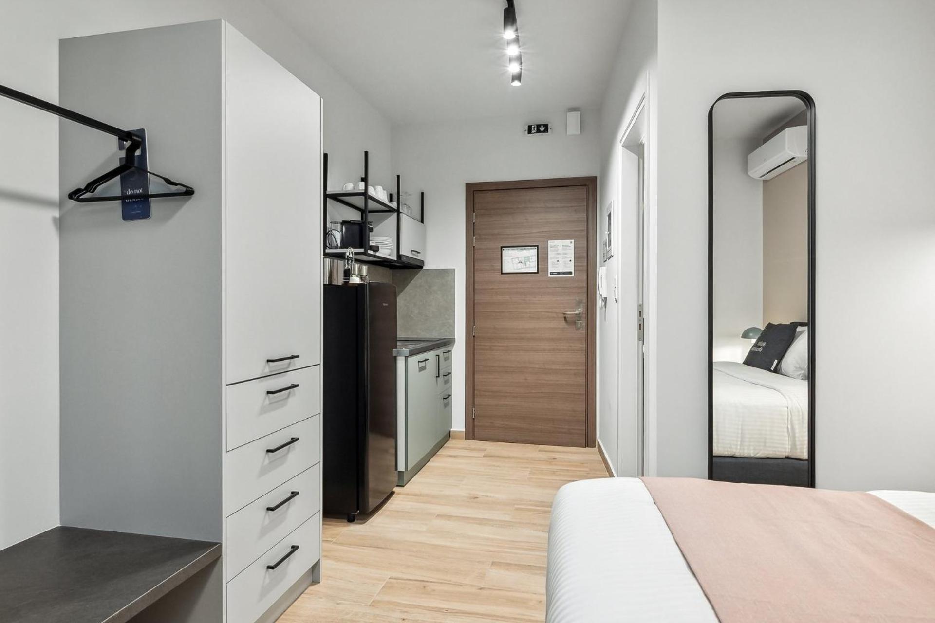 Limehome Athens Solonos City Center Atenas Exterior foto